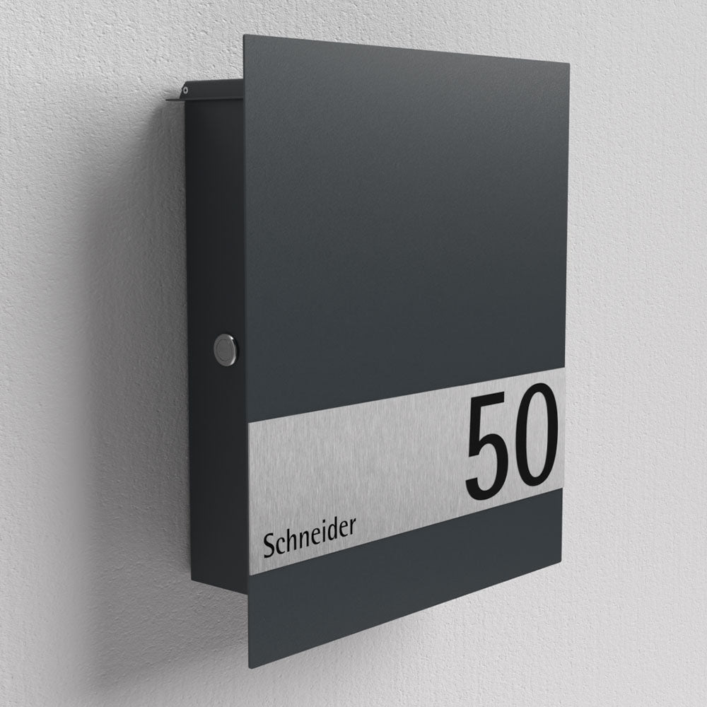 Briefkasten aus Edelstahl mit geschliffener Oberfläche, B1 Shield Design, seitliche Ansicht, pulverbeschichtet in RAL7016.