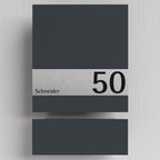 Briefkasten aus Edelstahl mit Zeitungsfach, geschliffen, B1 Shield, pulverbeschichtet in RAL7016, modernes Design